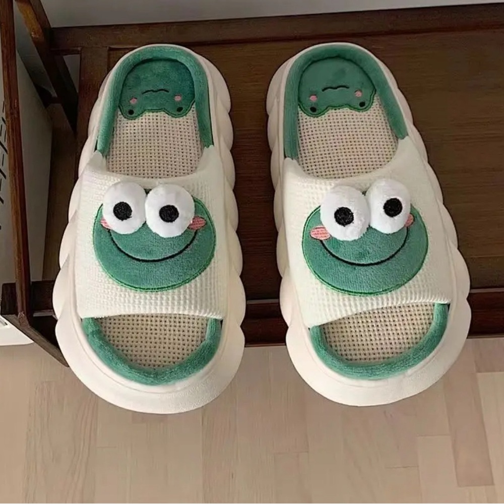 Cute Frog 🐸 Slippers Brand New 38-38,5 size US 7,5